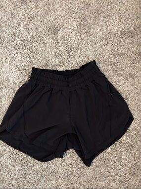 Lululemon women’s black shots